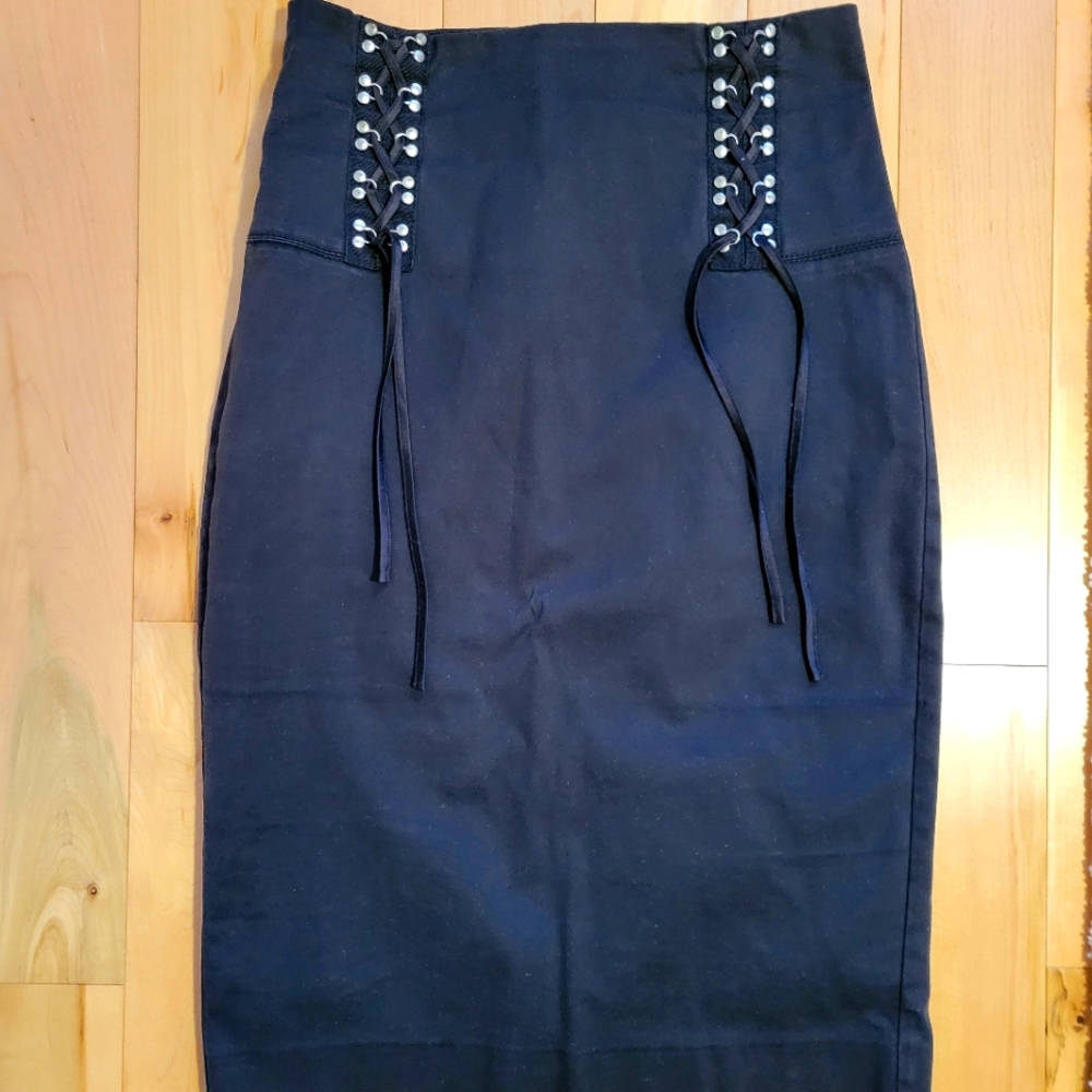 GUESS by Marciano black pencil skirt, size 2. Great condition